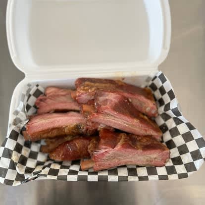 Smoked ribs in a clamshell